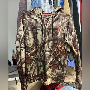 Women’s size medium Camo Huntsworth Hoodie silky material like new